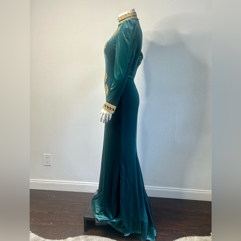 Tadashi Shoji Green Velvet Full Length Long Sleeve Gown sz L - Picture 8 of 13